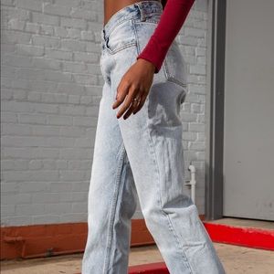 BRANDY MELVILLE LIGHT WASH MOM JEANS